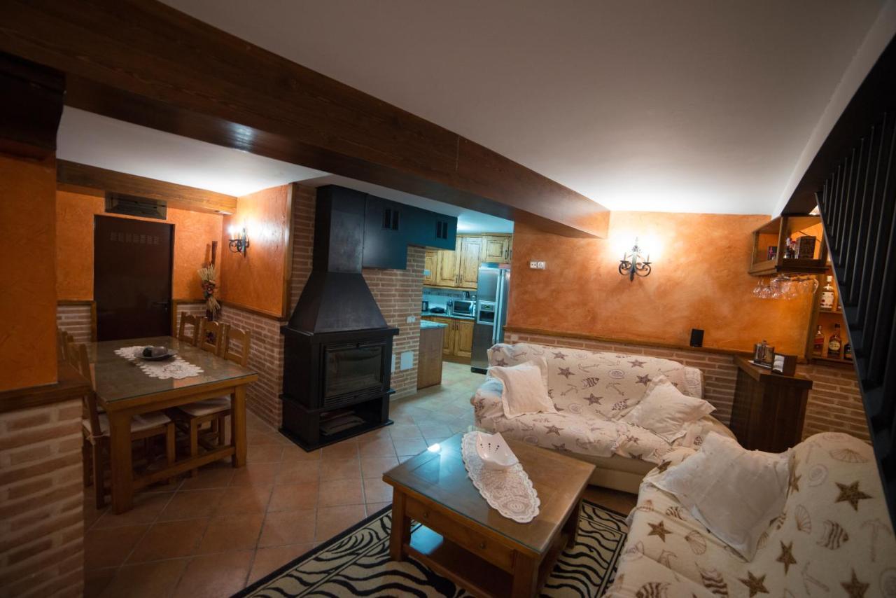 Hostal Rural Los Telares Pastrana Exterior photo
